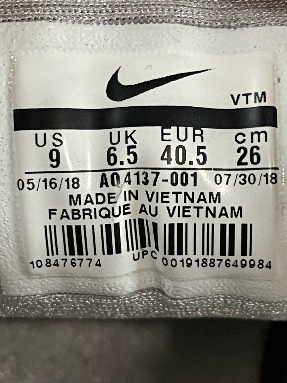 Nike AQ4137 001 Air Max 97
Metallic Silver Gold White size 9 - Picture 2 of 7
